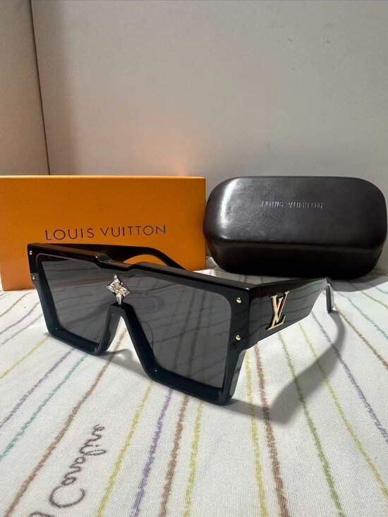 ℒLouis Vuitton Sunglasses main image 5